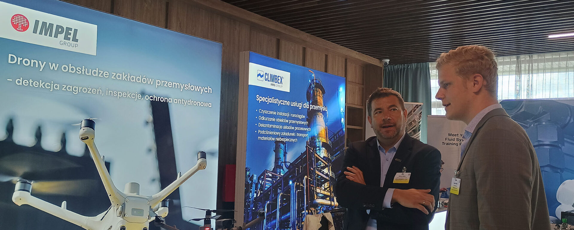 Stoiska firmowe Climbex i Impel podczas konferencji Bezpieczeństwo Instalacji Przemysłowych - Infrastruktura Krytyczna