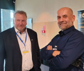Stoiska firmowe Climbex i Impel podczas konferencji Bezpieczeństwo Instalacji Przemysłowych - Infrastruktura Krytyczna. Promowane są usługi czyszczenia przemysłowego oraz ochrona dronowa zakładów